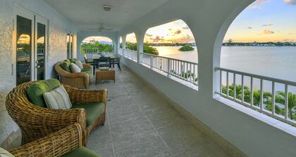 Waterfront, 100ft Dock, Kayaks, Bikes, Pool, Hot Tub, Basketball & Pickleball