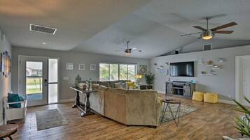 House, Multiple Beds, Private Pool, Pool View | Living room | TV