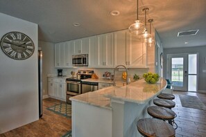 House, Multiple Beds, Private Pool, Pool View | Private kitchen | Fridge, microwave, stovetop, coffee/tea maker - Water Lovers Paradise (Palm Coast)