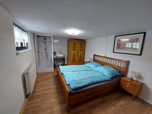 4 bedrooms, free WiFi, bed sheets