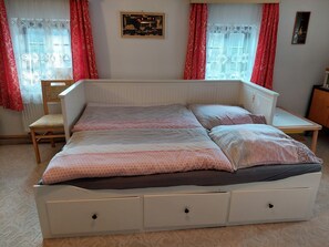 4 bedrooms, free WiFi, bed sheets