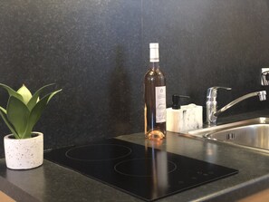 Fridge, microwave, stovetop, coffee/tea maker