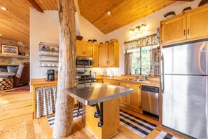 雪櫃、微波爐、焗爐、爐具