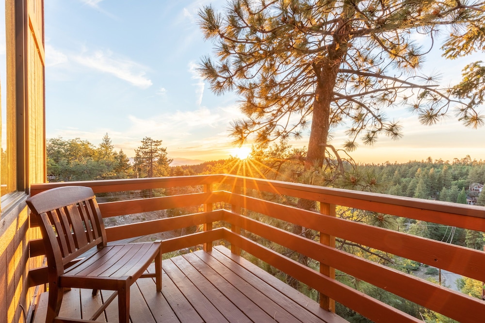 Rustic Modern Perch cabin - Amazing sunset views over Green Valley Lake