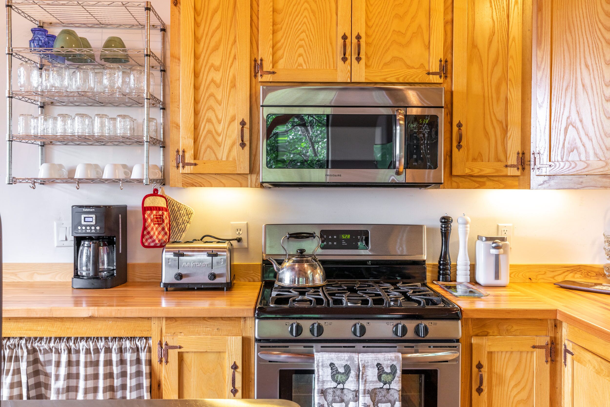 Rustic Modern Perch cabin - Amazing sunset views over Green Valley Lake