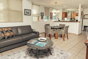 Dining - Landing View 206 with private rooftop terrace (Rincón)