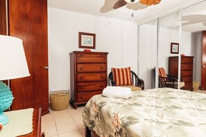 2 bedrooms, iron/ironing board, free WiFi, bed sheets - Landing View 206 with private rooftop terrace (Rincón)