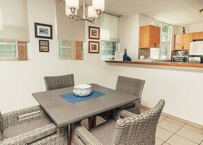 Dining - Landing View 206 with private rooftop terrace (Rincón)