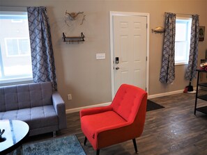 Deluxe Cabin, 2 Bedrooms | Living area
