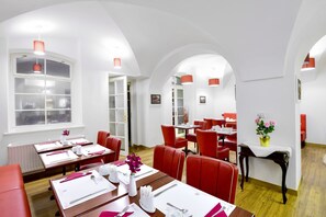Dining - Maisonette 2 bedroom Apartment in the Heart of Prague (Prague)