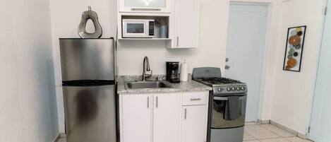 冰箱、微波炉、烤箱、炉灶