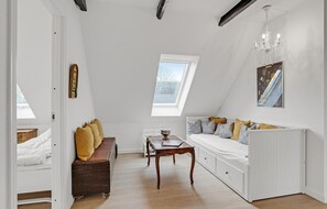 13 bedrooms, travel cot, free WiFi