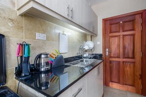 冰箱、微波炉、烤箱、炉灶