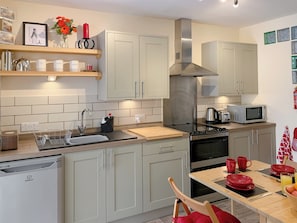 Cookware/dishes/utensils