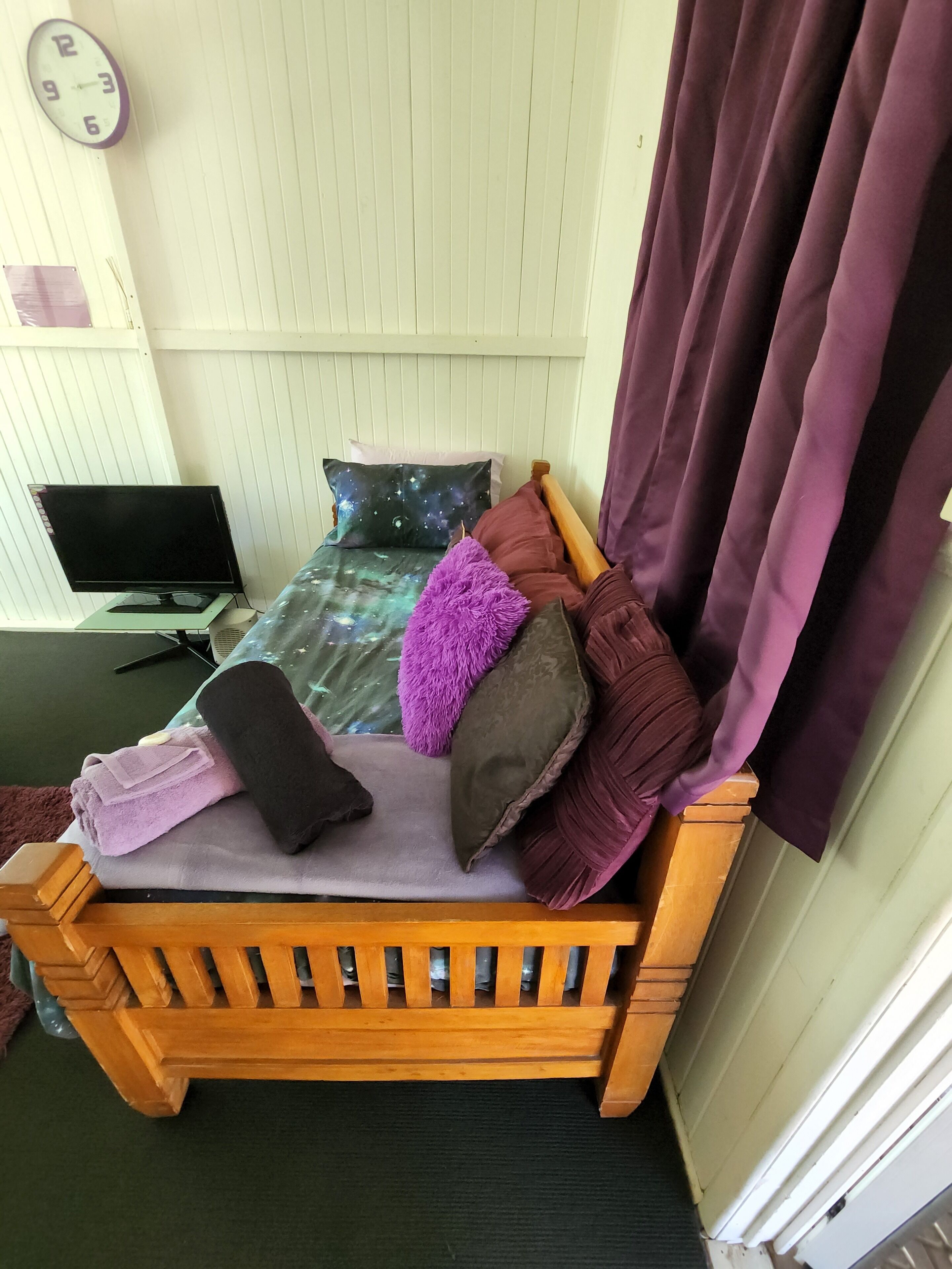 Meyenburg Unit 3, Fully self-contained private 1 bdrm unit, 1Db, 1 Ksb, 2 Sb's