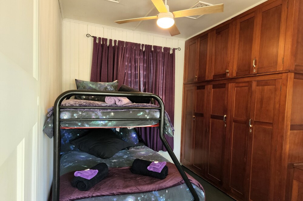 Meyenburg Unit 3, Fully self-contained private 1 bdrm unit, 1Db, 1 Ksb, 2 Sb's