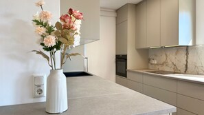 Fridge, microwave, oven, stovetop - Close to the city, yet quiet and in the country - ideal for a relaxing holiday! (Newel)