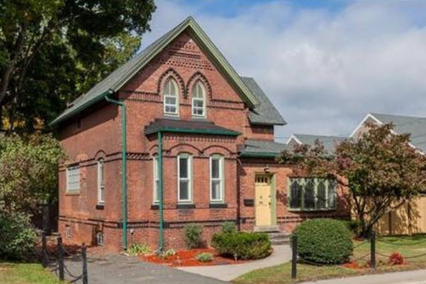 Detached, Spotless 3 Bd. Home - Sleeps 7