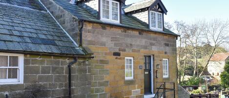 المنشأة من الخارج