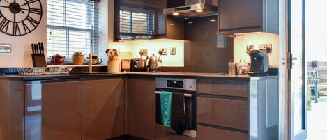 Ofen, Geschirrspüler, Gefrierschrank