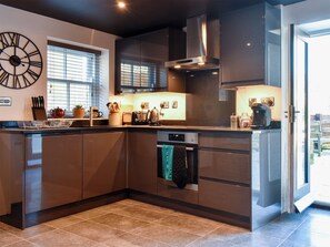 Ofen, Geschirrspüler, Gefrierschrank