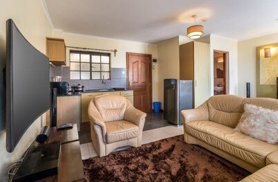 Kasri Loft @Mvuli. Stylishly furnished. Fast wifi. Cosy