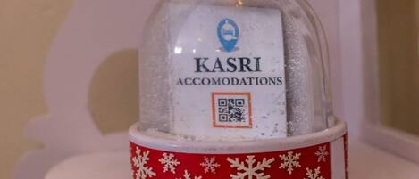 Håndklær, såpe, sjampo og toalettpapir