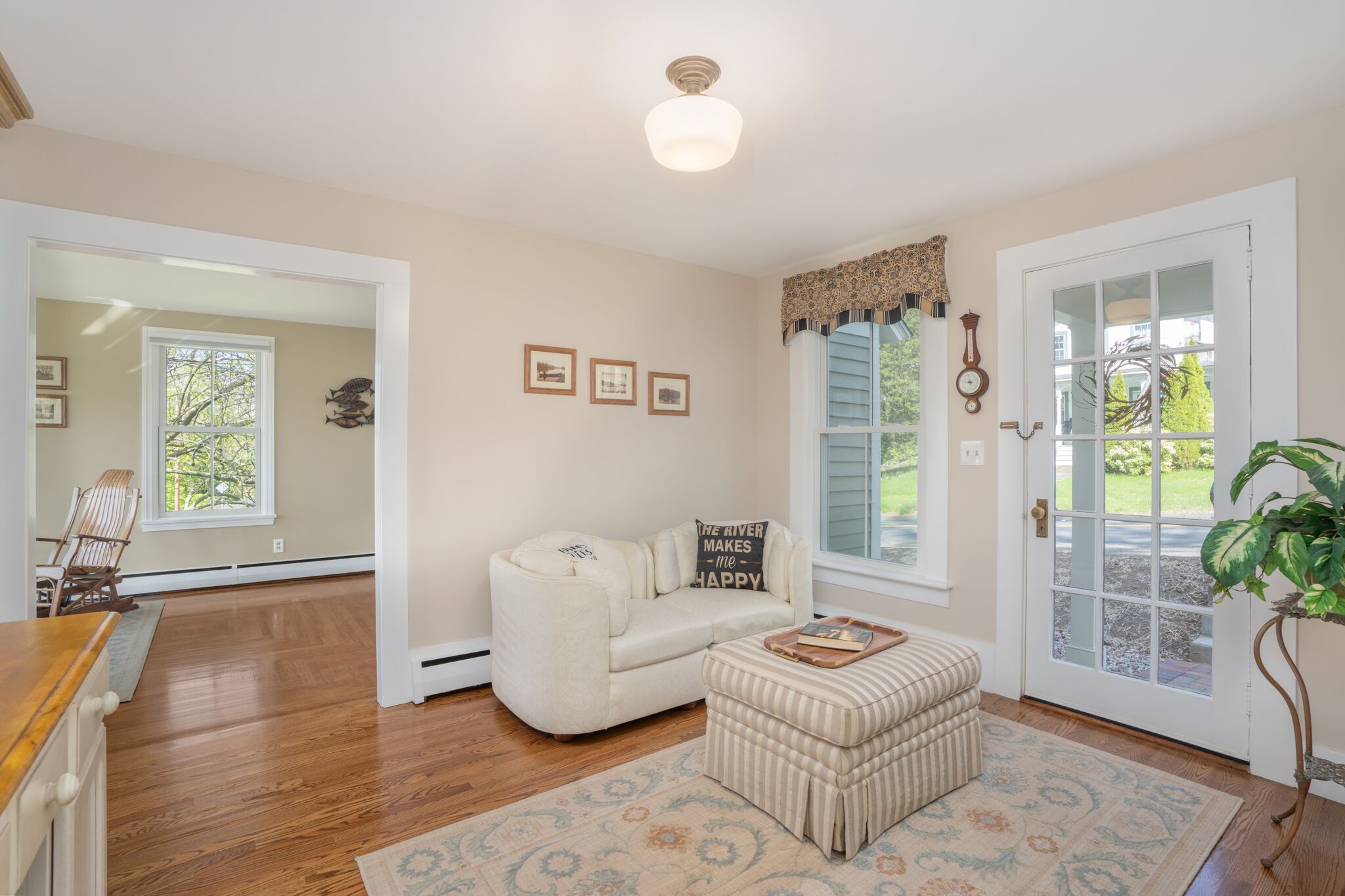 Gorgeous River Views! On Rails to Trails and just steps to quaint Collinsville