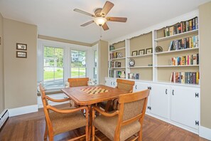 Dining - Gorgeous River Views! On Rails to Trails and just steps to quaint Collinsville (Collinsville)