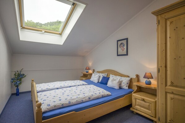1 bedroom, internet, bed sheets