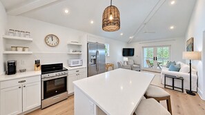 Private kitchen - Crystal Blue Persuasion - 1BR/1BA Blue Mountain Beach Carriage House - Sleeps 2 (Santa Rosa Beach)