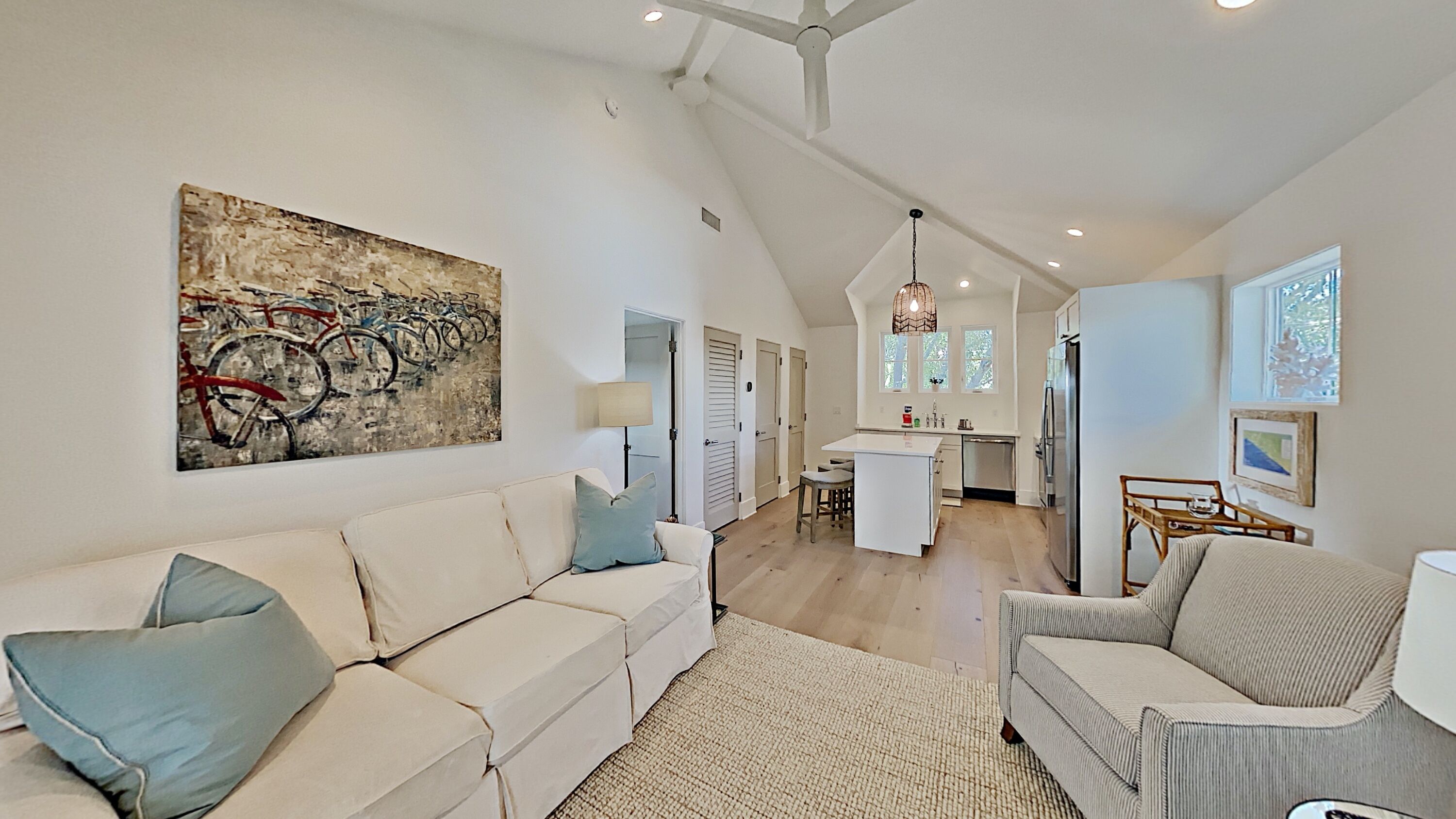 Crystal Blue Persuasion - Sleeps 2 - 1 Block to the Beach!