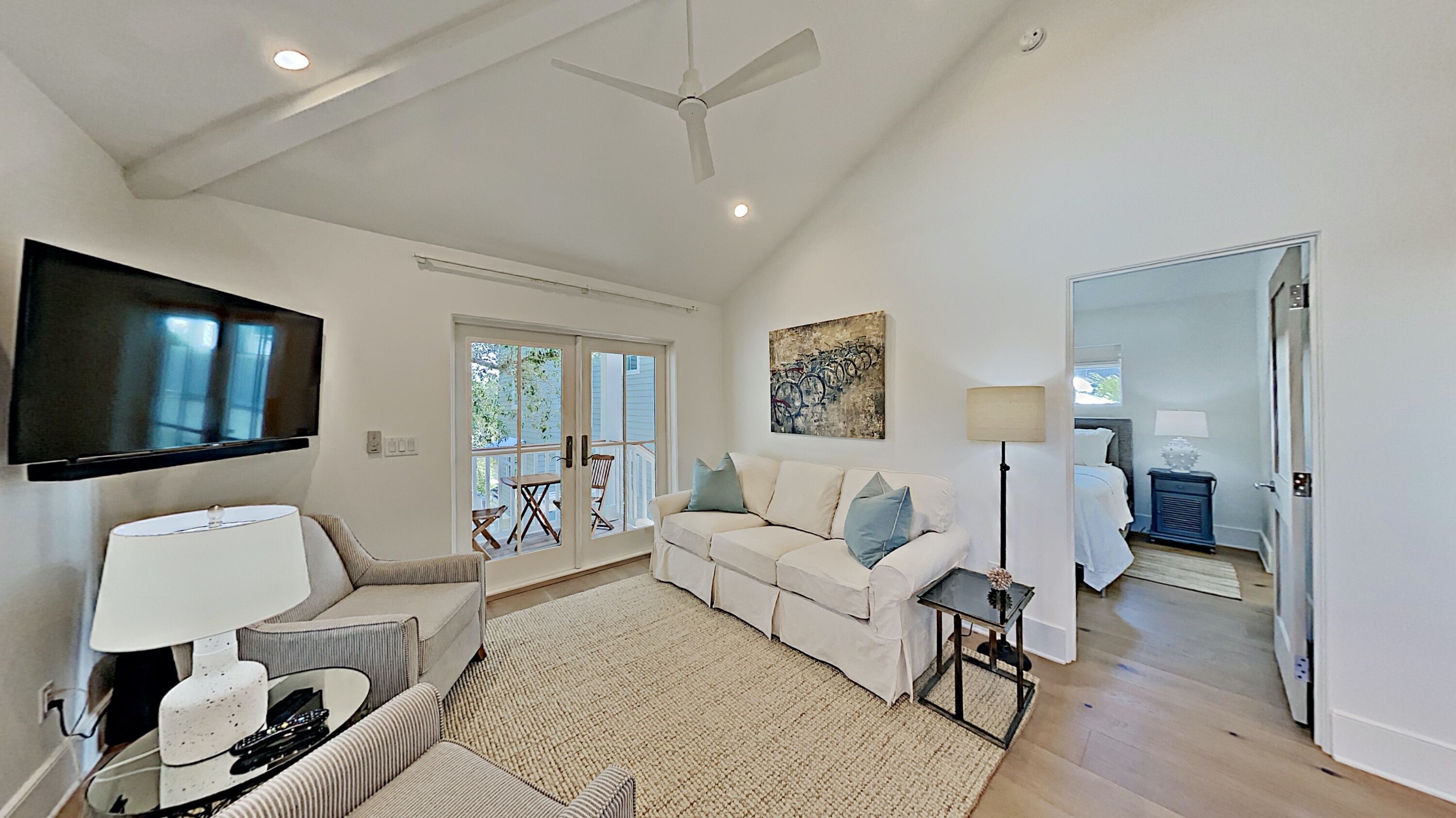 Crystal Blue Persuasion - Sleeps 2 - 1 Block to the Beach!