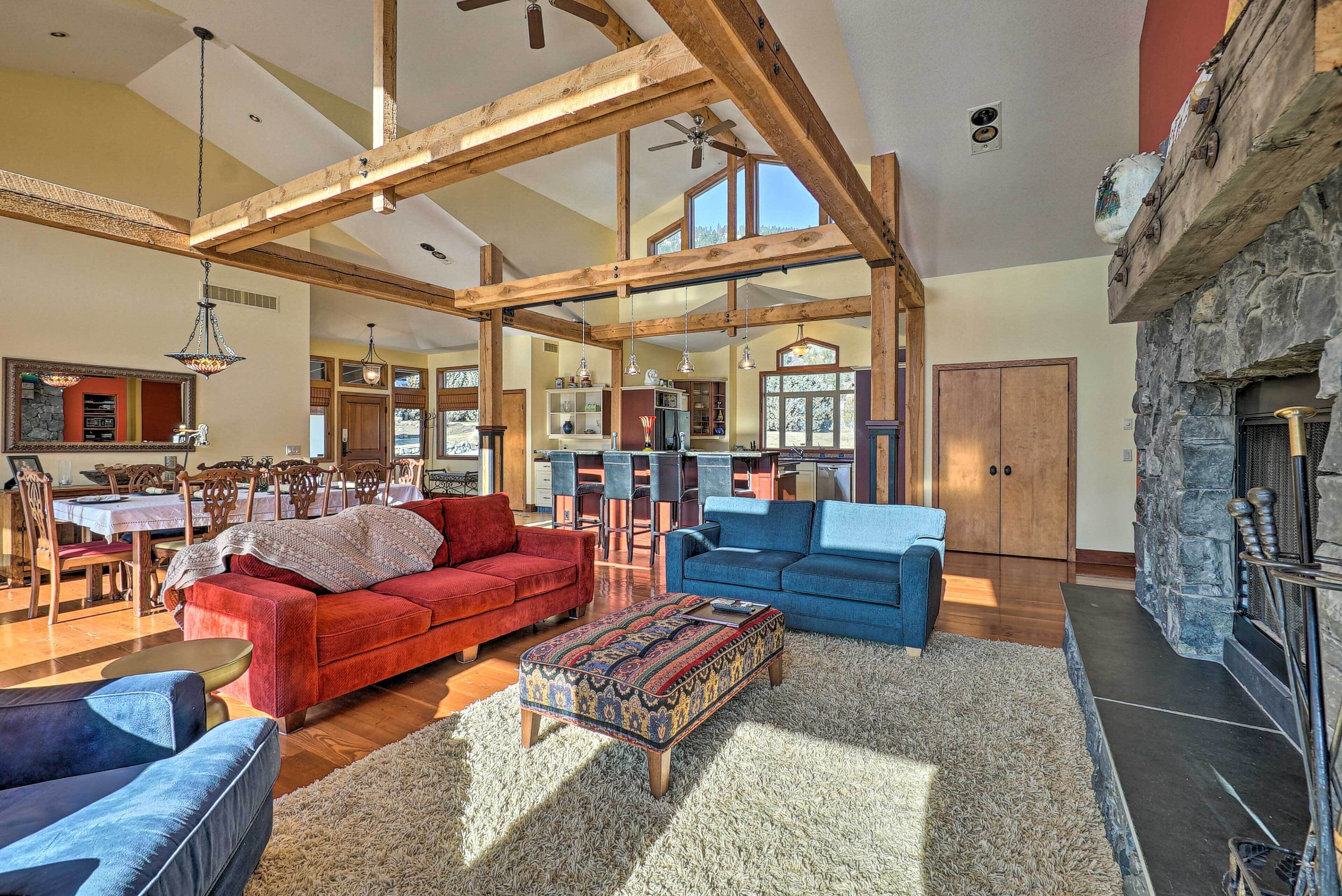 Country Villa on Kalamalka Lake w/ Private Pool!