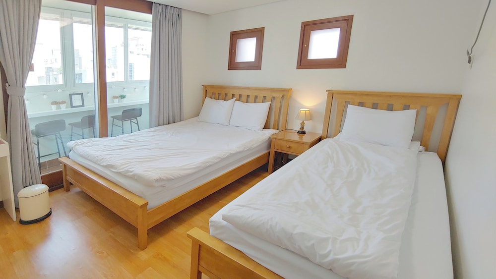 돌마홍대 게스트하우스