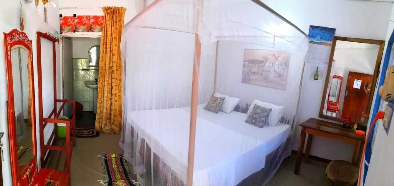 Memory-foam beds, in-room safe, individually decorated