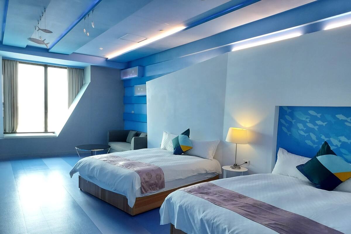 Blackout curtains, free WiFi, bed sheets