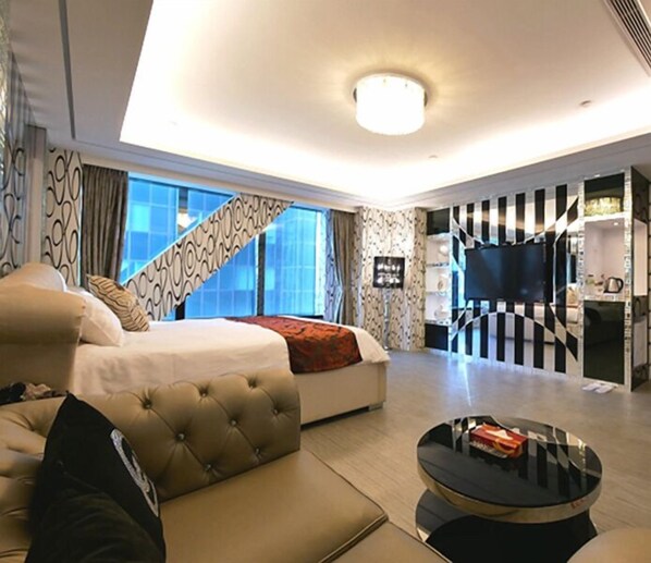 Blackout curtains, free WiFi, bed sheets