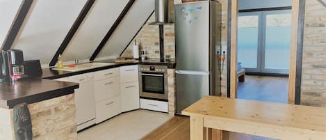 Kühlschrank, Mikrowelle, Ofen, Herdplatte