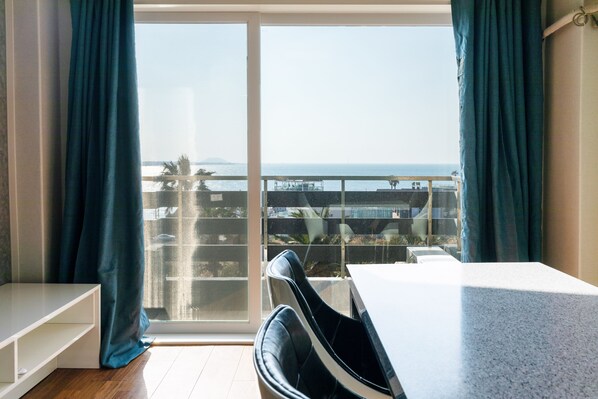Deluxe Room | Living area | Flat-screen TV - Jeju Tovice Condo Ocean (Jeju City)