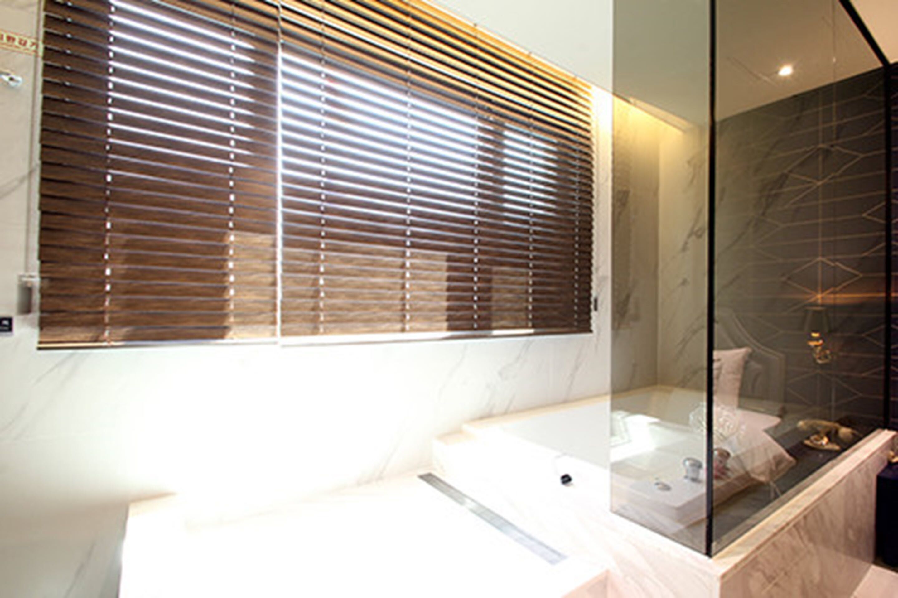 vip | deep-soaking bathtub