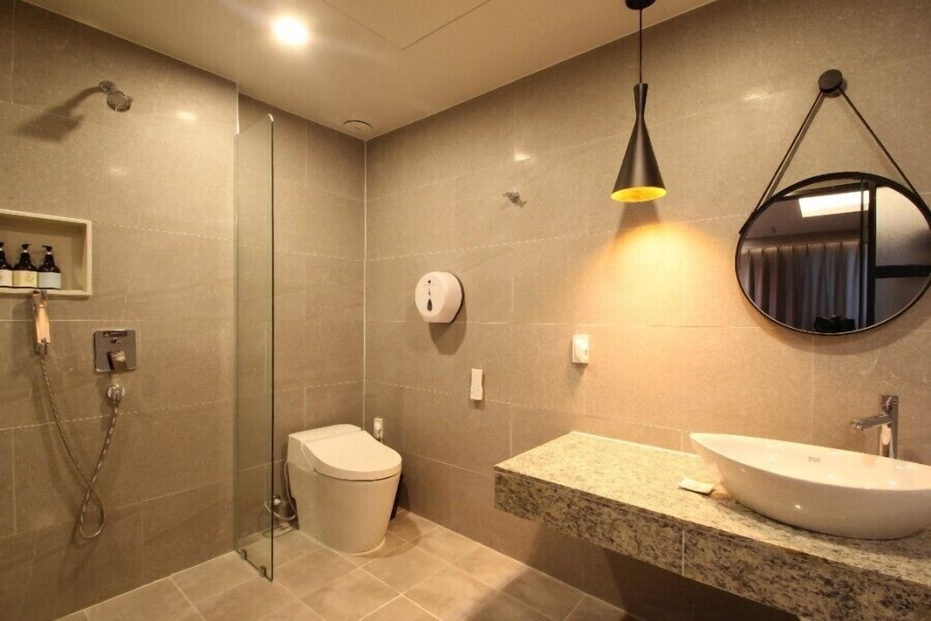 vip | bathroom | free toiletries, hair dryer, towels, soap