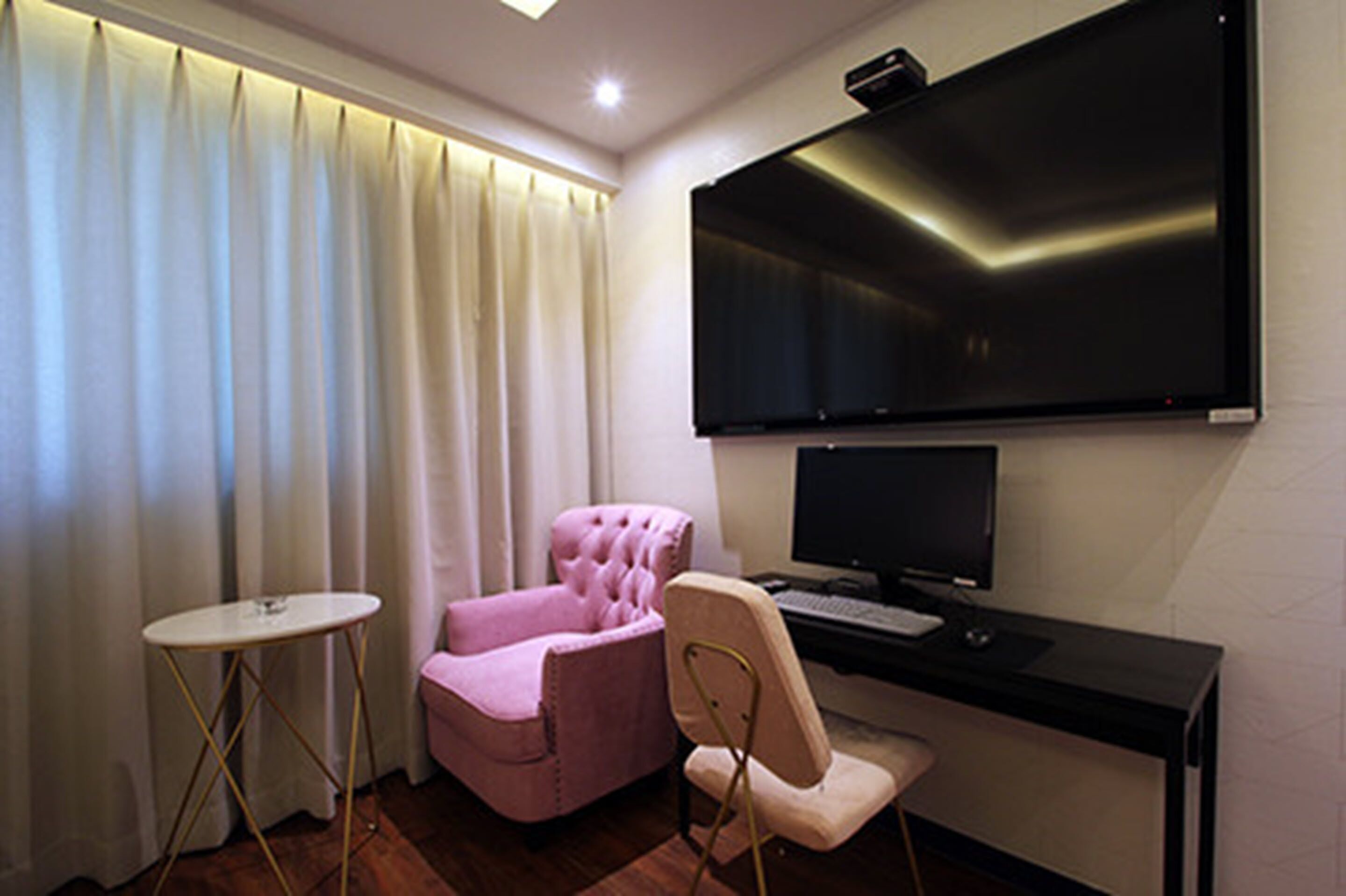 suite | room amenity