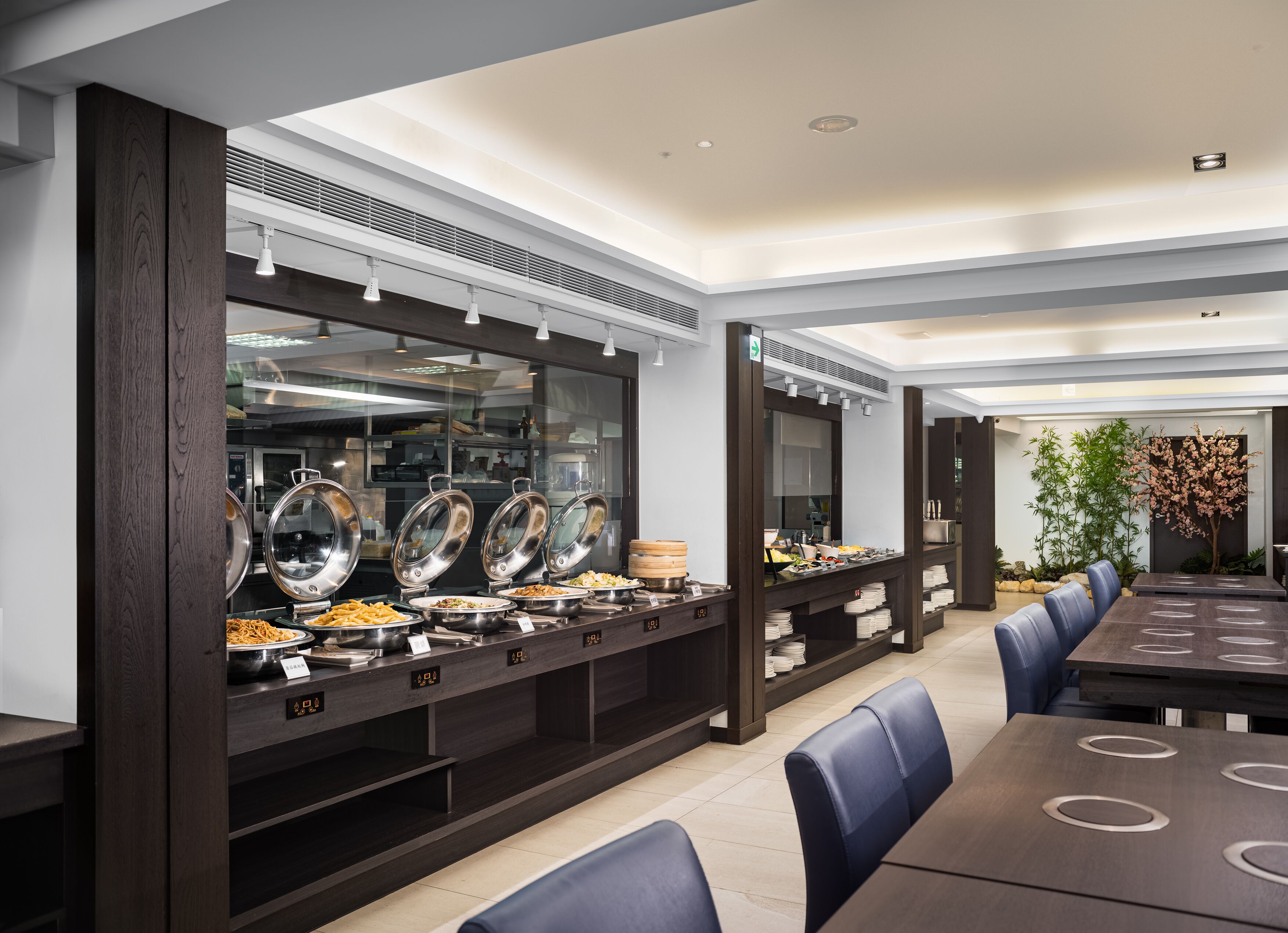 daily buffet breakfast for a fee