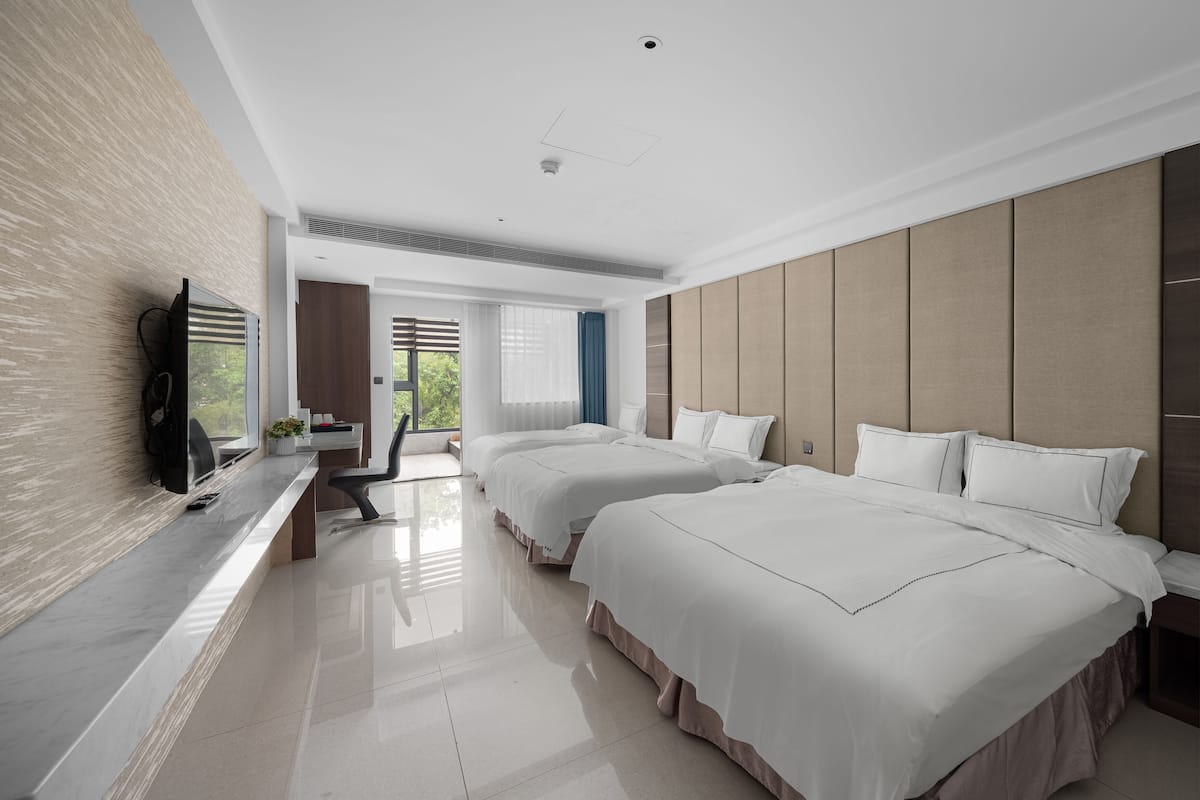 family room | 1 bedroom, desk, laptop workspace, blackout curtains