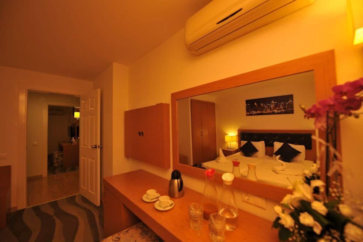 Colchones con pillow-top, minibar, escritorio y cortinas blackout