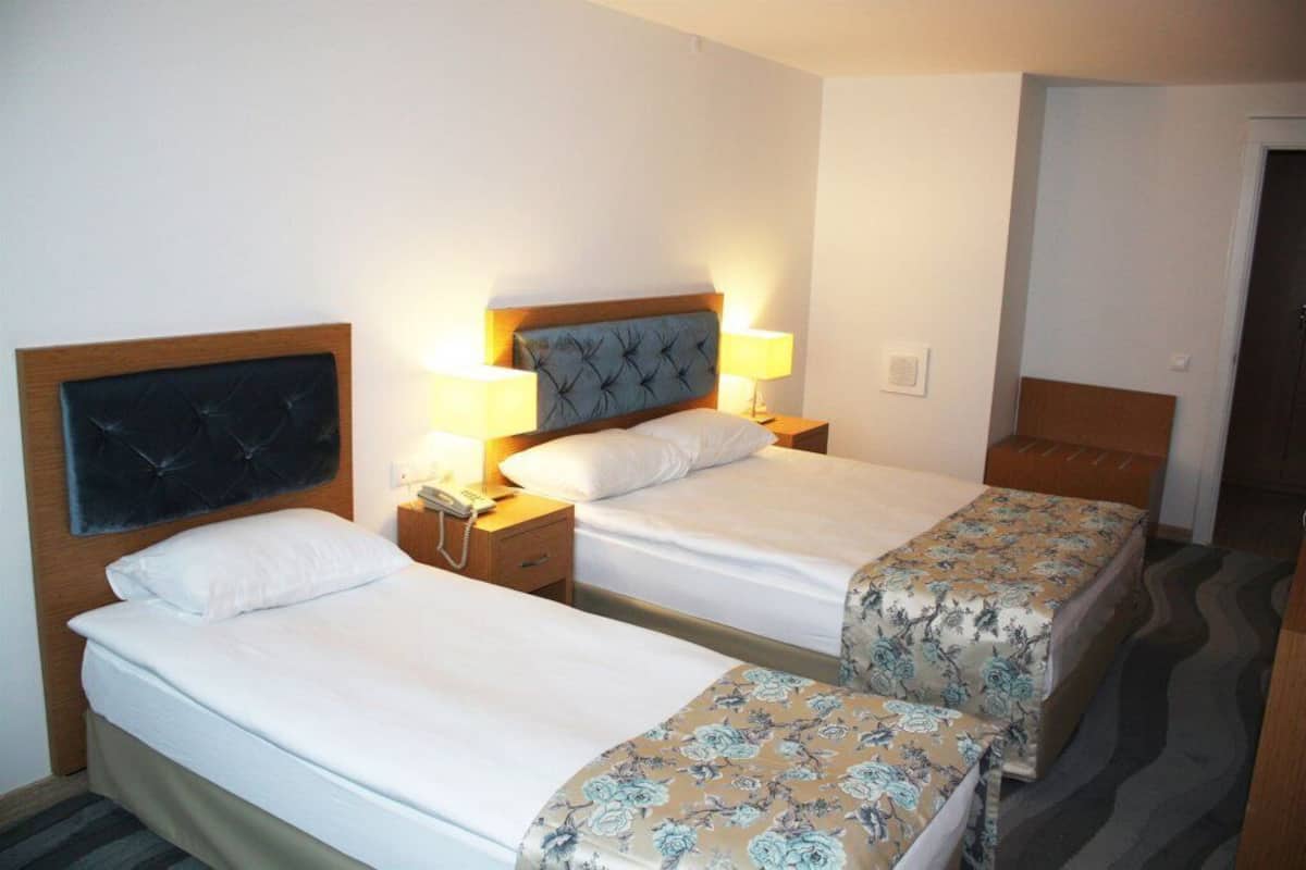 Colchones con pillow-top, minibar, escritorio y cortinas blackout