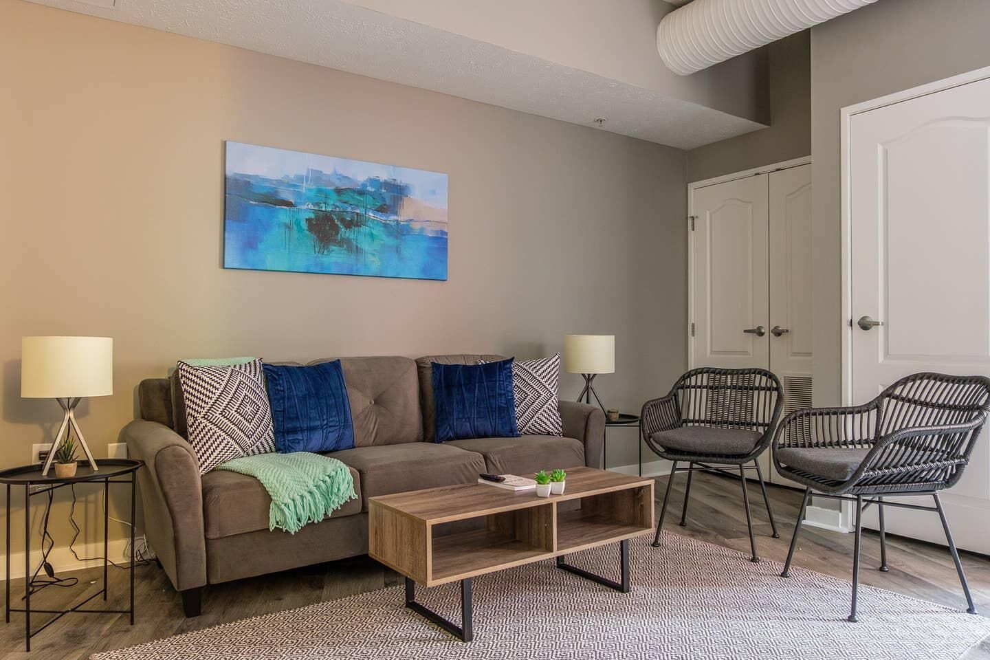 Frontdesk | Large 2BR Apt Near Perk Plaza