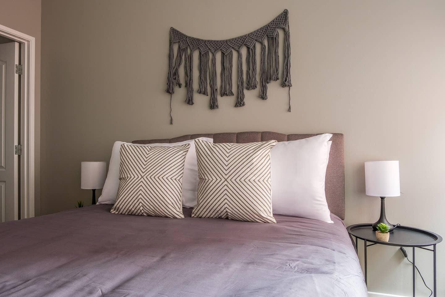 Frontdesk | Large 2BR Apt Near Perk Plaza