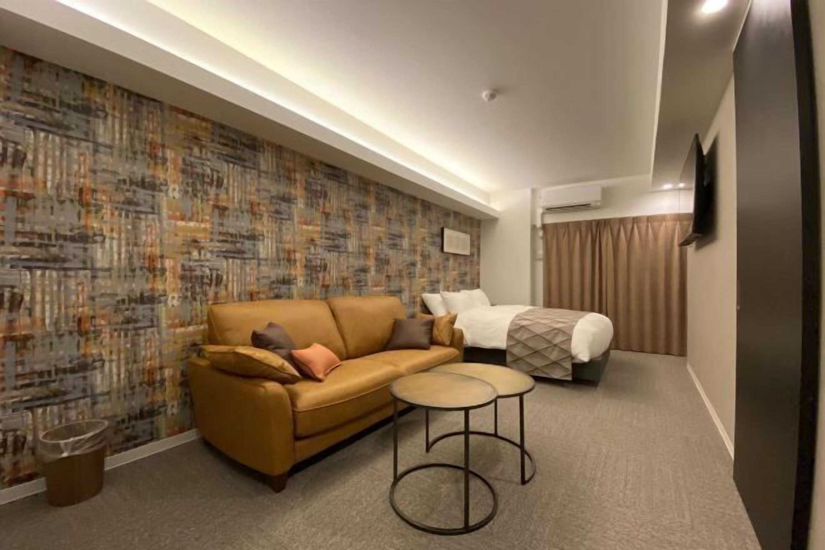 Desk, soundproofing, free WiFi